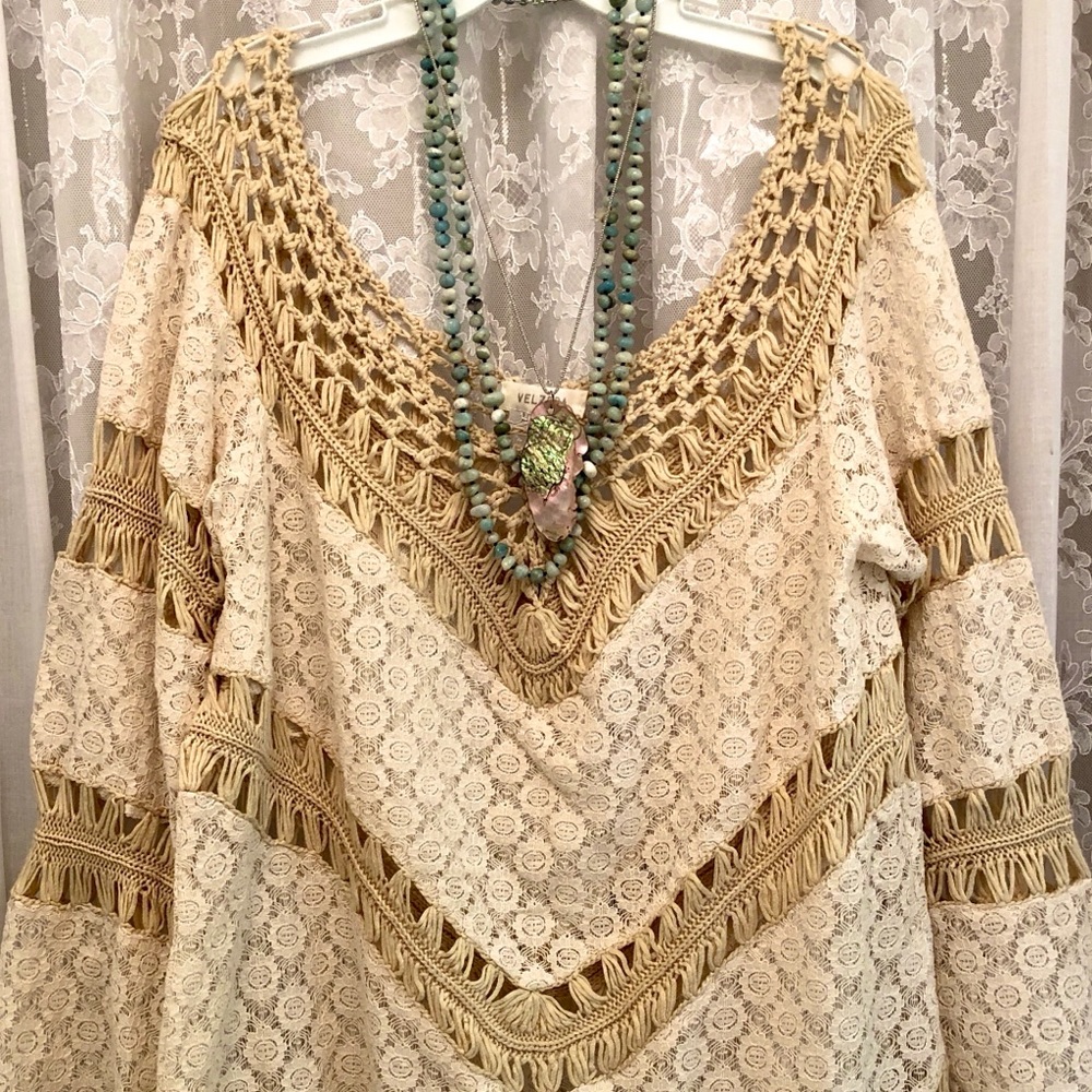 VELZERA * NWOT Beachy Natural Crochet Lace Top